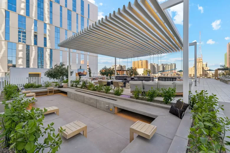 shade lounge seating